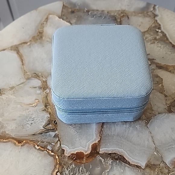 Elegant Blue Jewelry Organizer - Picture 2 of 2